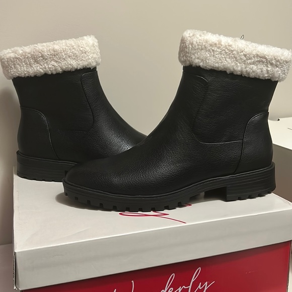 Black Hexley Booties - Picture 1 of 3